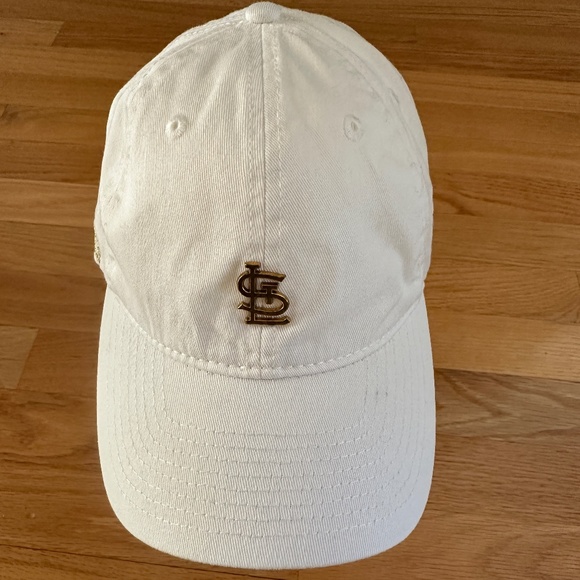 St. Louis Cardinals White Cap Hat Gold Metallic Script Gold Metal Logo Womens - Picture 1 of 13